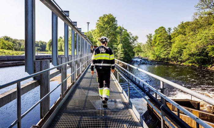 Anställd vid vattenkraftverk i södra Sverige