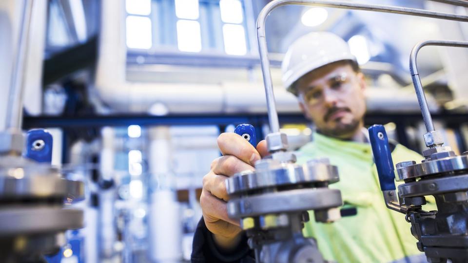 Uniper engineer at work at a gas power station in Öresundsverket, Sweden