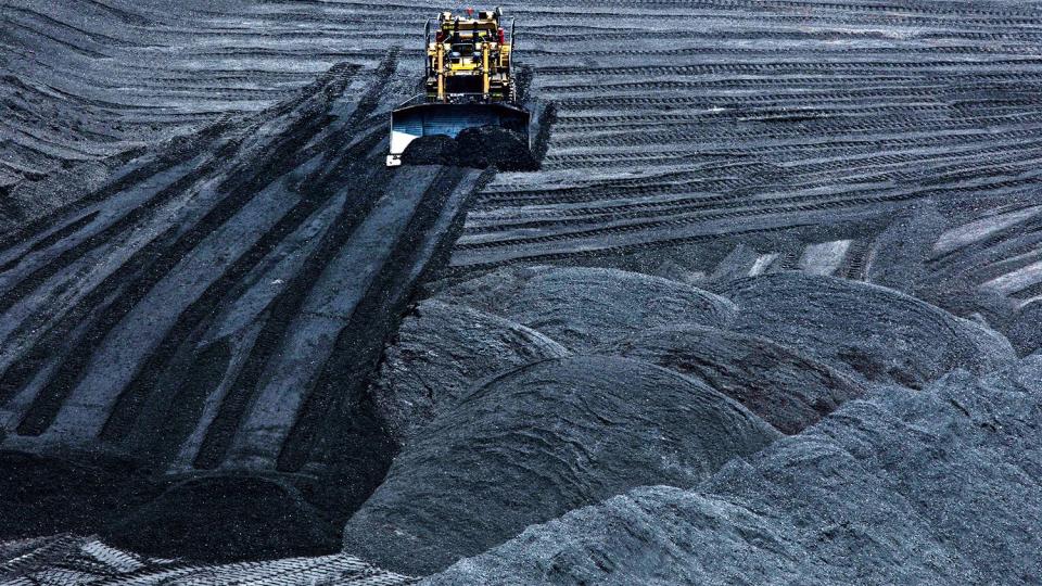 The dilemma of investing in social and environmental remediation activities 