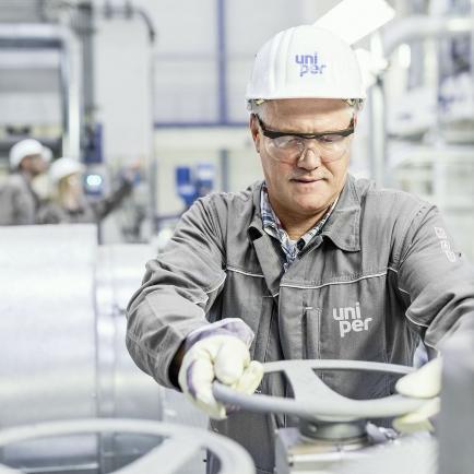 Uniper engineer inspecting a valve a plant in Maasvlakte
