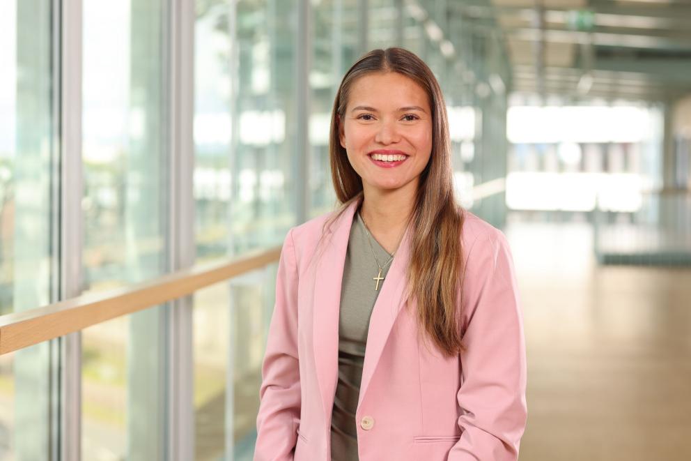 Portraitbild von Uniper Trainee am Düsseldorfer Hauptstandort 