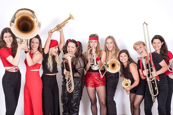 Gruppenbild der Band Desperate Basswives